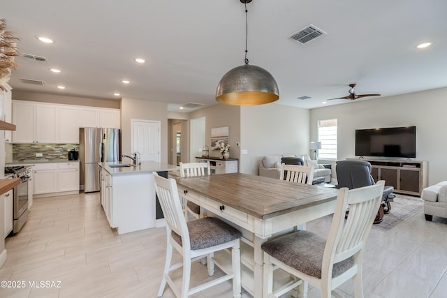 dining area featuring visible vents and recessed lighting