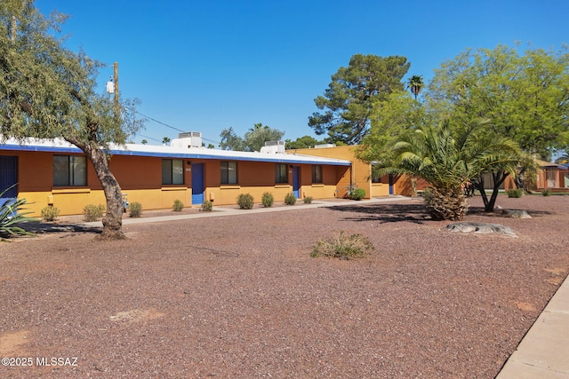 view of front facade featuring stucco siding