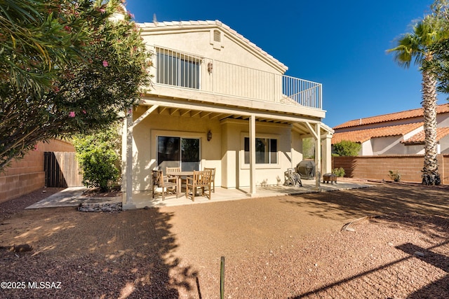 10261 N Wild Turkey Ln, Oro Valley, AZ 85737 - back of property featuring a patio area, a balcony, a fenced backyard, and stucco siding