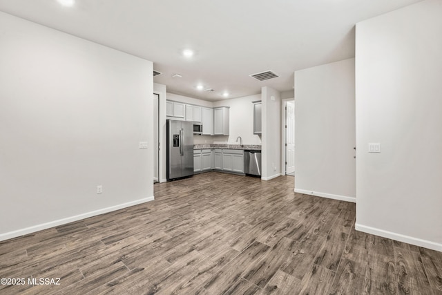 kitchen with visible vents, wood finished floors, open floor plan, stainless steel appliances, and recessed lighting