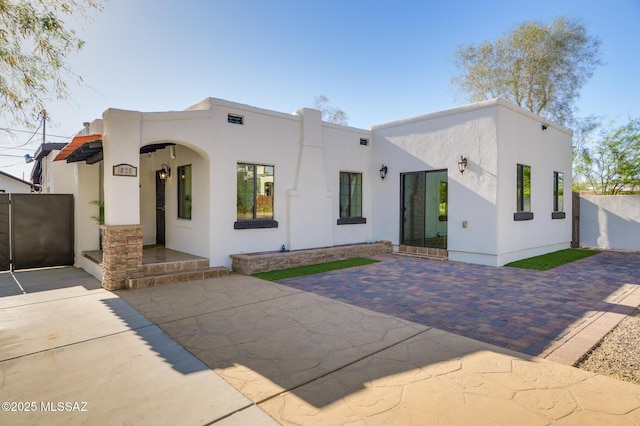 1025 N Perry Ave, Tucson, AZ 85705 - view of front of property with stucco siding, fence, and a gate