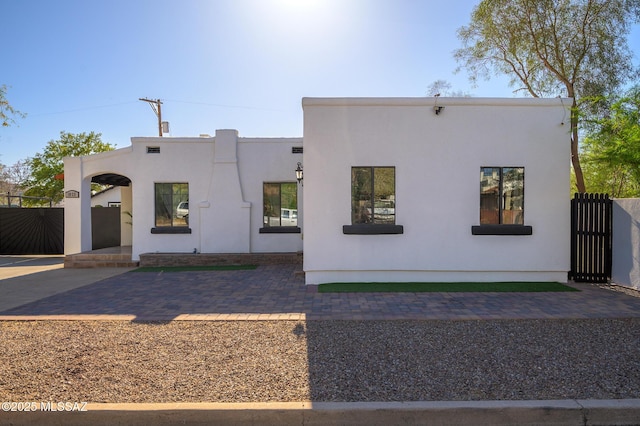 1025 N Perry Ave, Tucson, AZ 85705 - view of front of house featuring a patio area, stucco siding, and fence