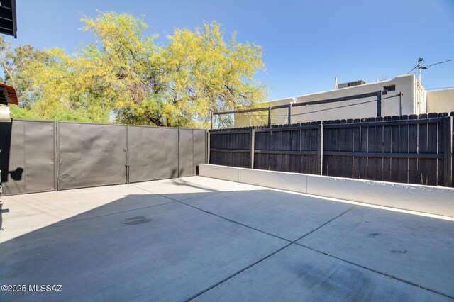 1025 N Perry Ave, Tucson, AZ 85705 - view of patio / terrace with fence