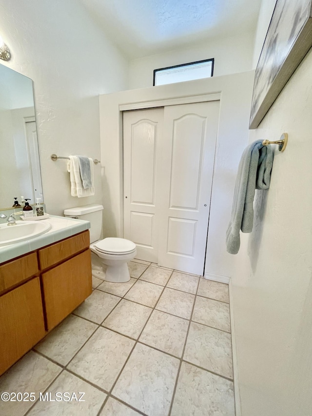 1040 W Stargazer Pl, Oro Valley, AZ 85737 - bathroom featuring toilet, tile patterned flooring, and vanity