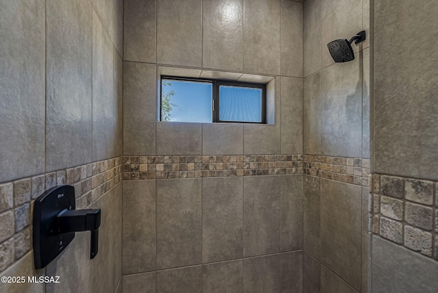 bathroom featuring tiled shower