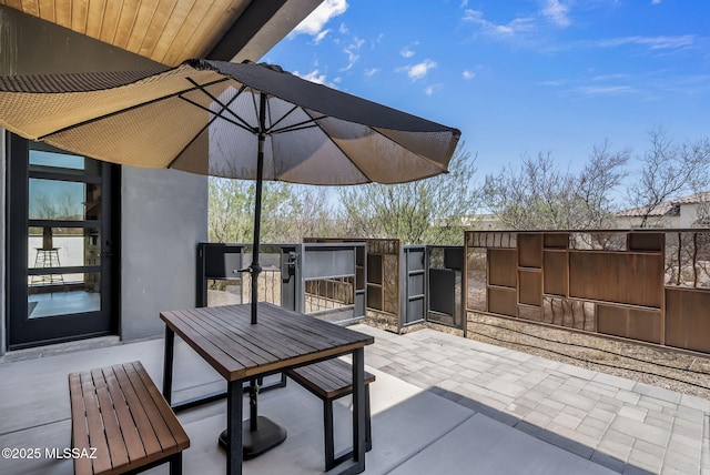 view of patio with an outdoor kitchen