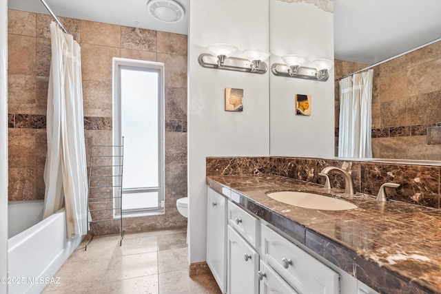 5920 N Campbell Ave, Tucson, AZ 85718 - bathroom with vanity, toilet, and shower / tub combo with curtain