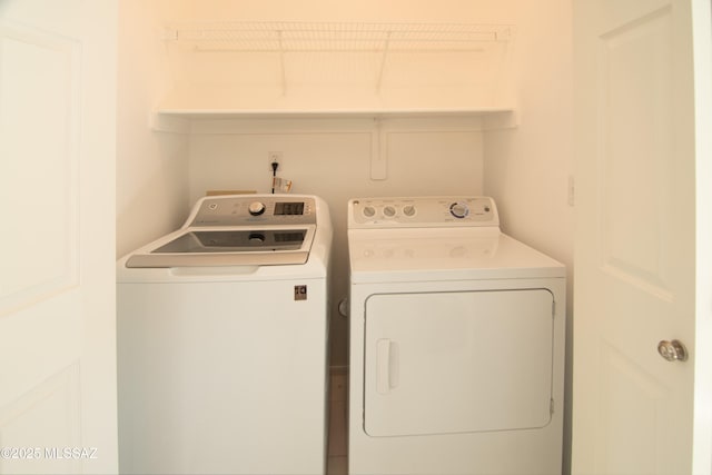 washroom with laundry area and washing machine and dryer