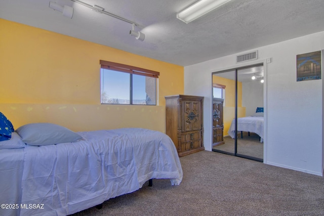 4050 S Melpomene Way, Tucson, AZ 85730 - carpeted bedroom featuring rail lighting, visible vents, and a closet