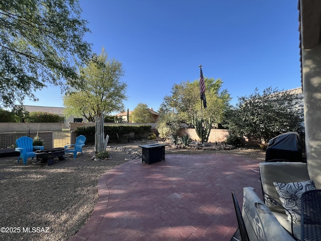 668 W Greenview Pl, Green Valley, AZ 85614 - fenced backyard with a fire pit and a patio area
