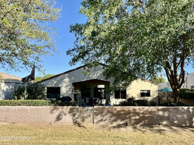 view of front of property featuring stucco siding
