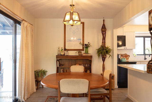 7302 E Placita Sinaloa, Tucson, AZ 85710 - dining area with a chandelier