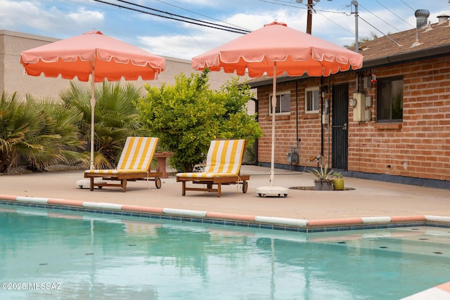 7302 E Placita Sinaloa, Tucson, AZ 85710 - outdoor pool with a patio