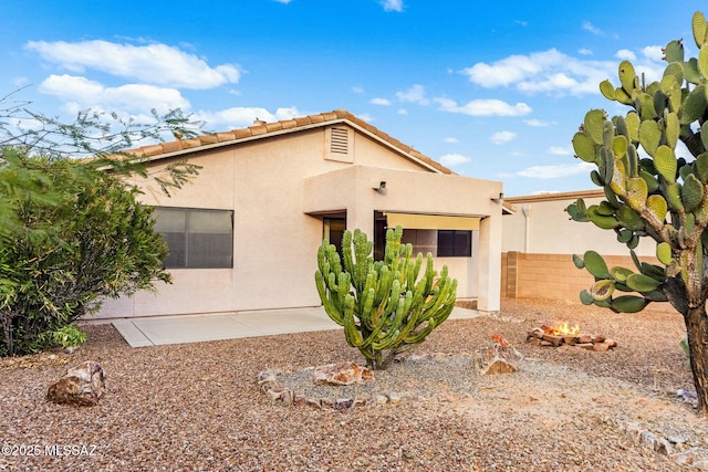 view of front of house featuring fence and stucco siding