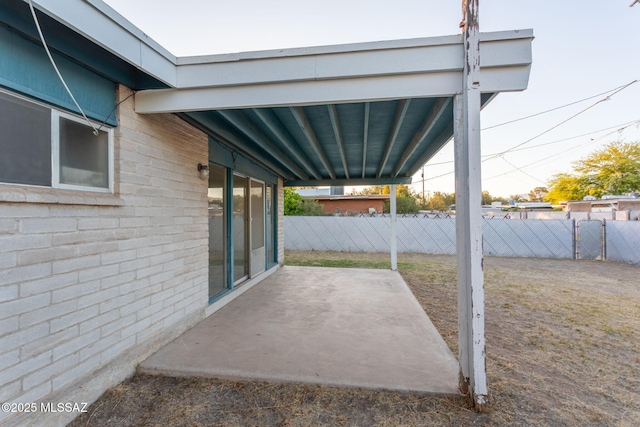 8133 E 6th St, Tucson, AZ 85710 - view of patio with fence