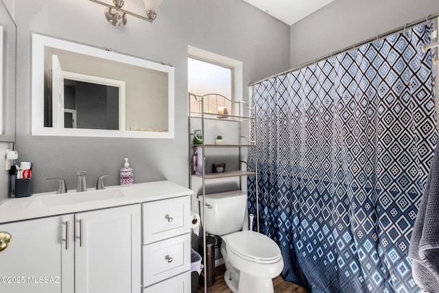 full bathroom featuring vanity, a shower with curtain, toilet, and wood finished floors