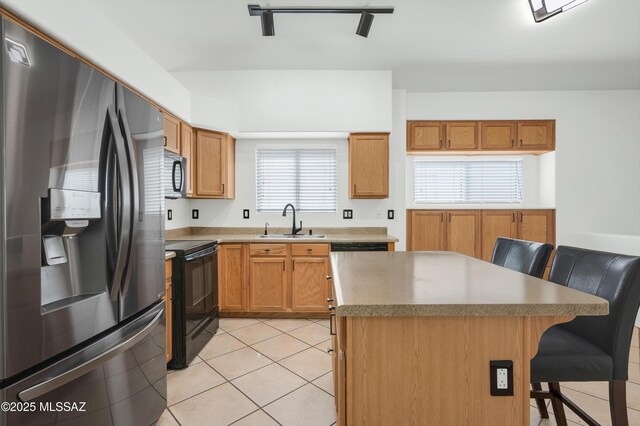 114 W Freddie Canyon Way, Oro Valley, AZ 85755 - kitchen featuring light tile patterned flooring, electric range, a breakfast bar, a sink, and stainless steel refrigerator with ice dispenser