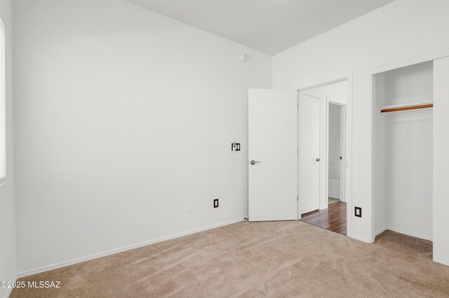114 W Freddie Canyon Way, Oro Valley, AZ 85755 - unfurnished bedroom featuring carpet floors, baseboards, and a closet