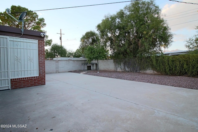 8133 E Colette Pl, Tucson, AZ 85710 - view of patio / terrace with a fenced backyard