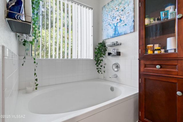 8014 S Wild Primrose Ave, Tucson, AZ 85747 - bathroom with a bath