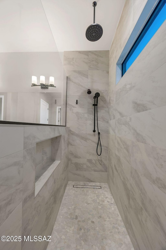full bathroom featuring tiled shower