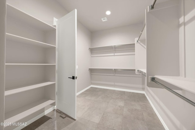 view of spacious closet