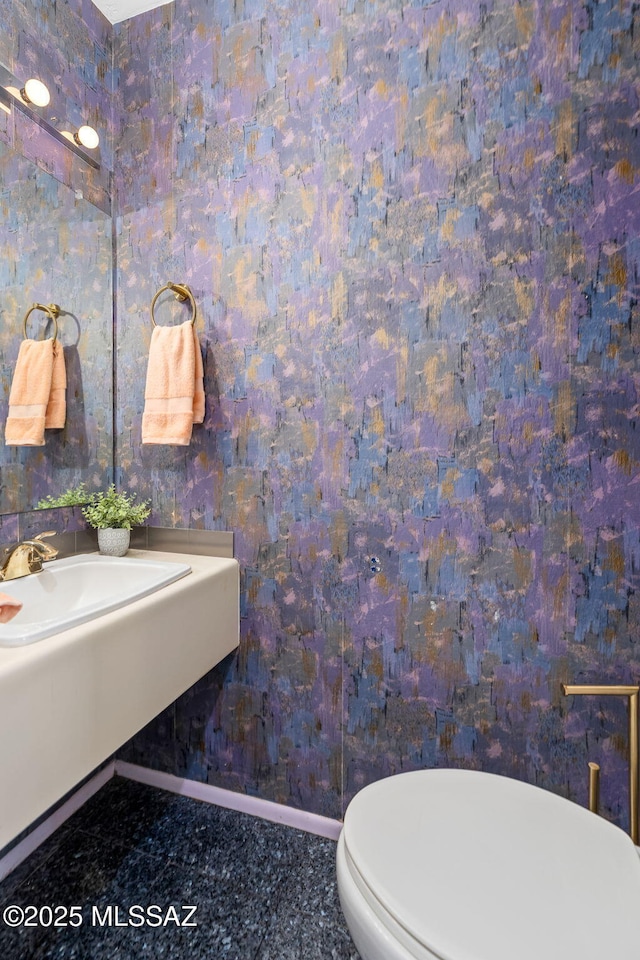 1525 N Bryant Ave, Tucson, AZ 85712 - bathroom with baseboards and toilet