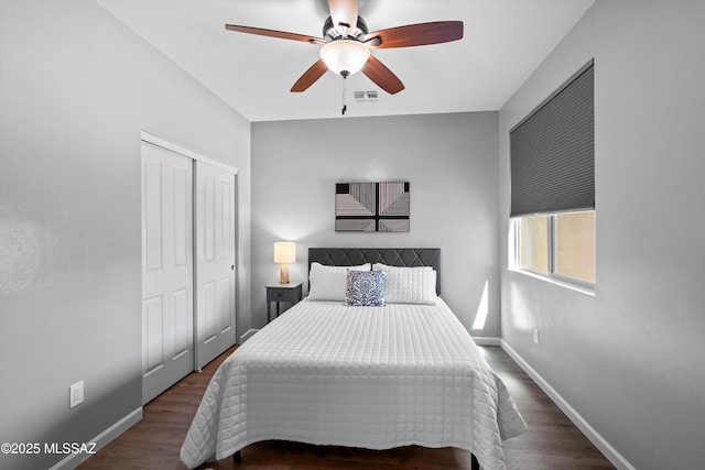 2868 N Silkie Pl, Tucson, AZ 85719 - bedroom featuring visible vents, baseboards, wood finished floors, and a closet