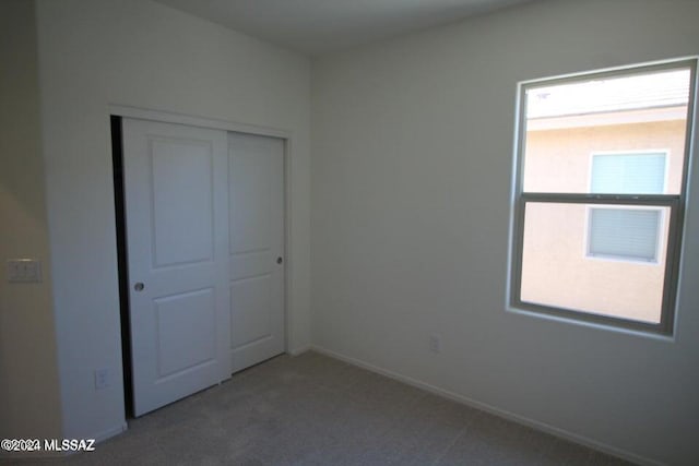unfurnished room featuring baseboards and carpet