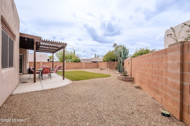 view of yard featuring a fenced backyard, a pergola, and a patio area