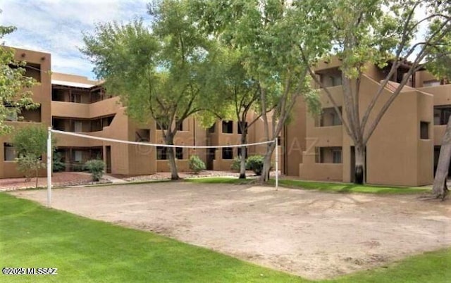 surrounding community with volleyball court