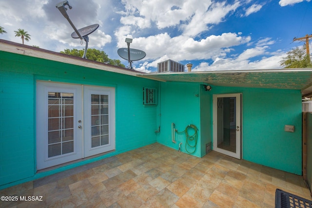 390 N Silverbell Rd, Tucson, AZ 85745 - back of property featuring french doors and a patio
