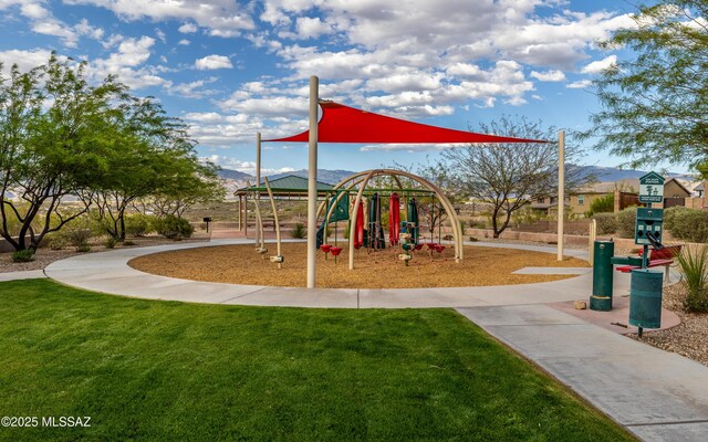 10199 S Pantano Knolls Dr, Vail, AZ 85641 - communal playground with a lawn and a mountain view