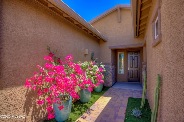 property entrance featuring stucco siding