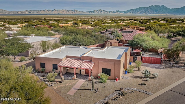 birds eye view of property featuring a mountain view