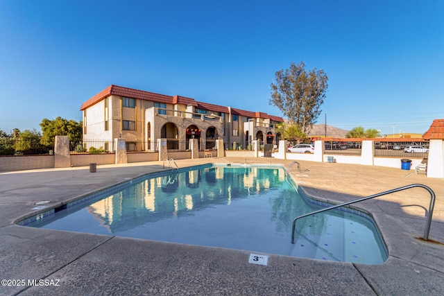 6311 N Barcelona Ct Unit 1023, Tucson, AZ 85704 - community pool with fence and a patio