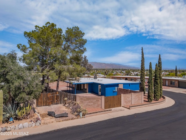 7555 E 25th St, Tucson, AZ 85710 - view of front of house with a fenced front yard and a mountain view
