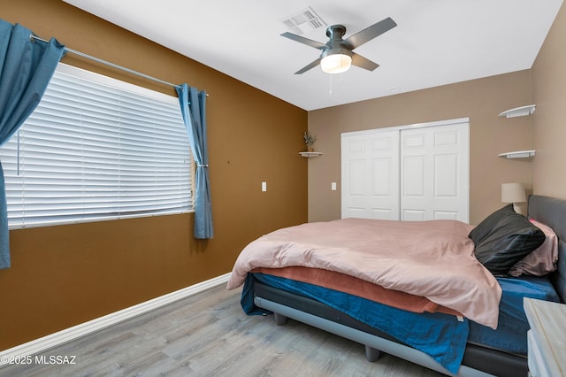 215 E Lester St, Tucson, AZ 85705 - bedroom featuring a ceiling fan, visible vents, wood finished floors, baseboards, and a closet