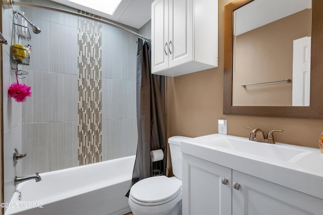 215 E Lester St, Tucson, AZ 85705 - full bathroom with vanity, shower / bath combo with shower curtain, and toilet