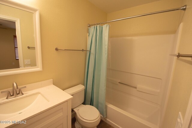 8769 E Green Branch Ln, Tucson, AZ 85730 - full bath with vanity, shower / tub combo with curtain, and toilet