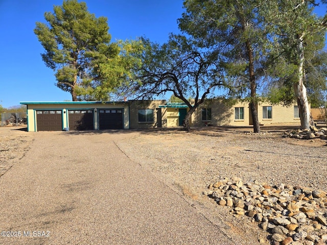 view of front of property with aphalt driveway