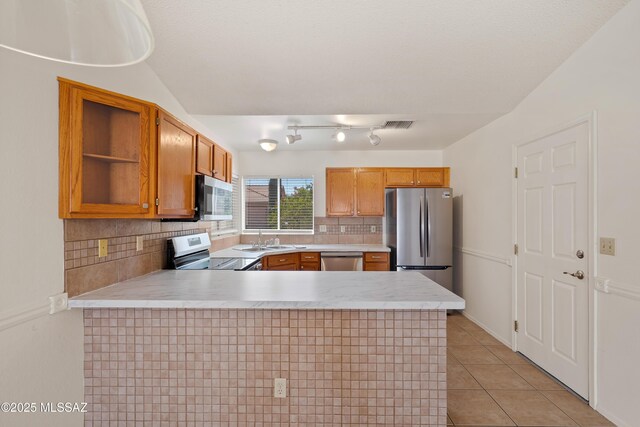 3564 W Sky Ridge Loop, Tucson, AZ 85742 - kitchen with appliances with stainless steel finishes, a sink, light countertops, a peninsula, and light tile patterned flooring