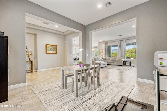 dining room with visible vents, recessed lighting, and baseboards