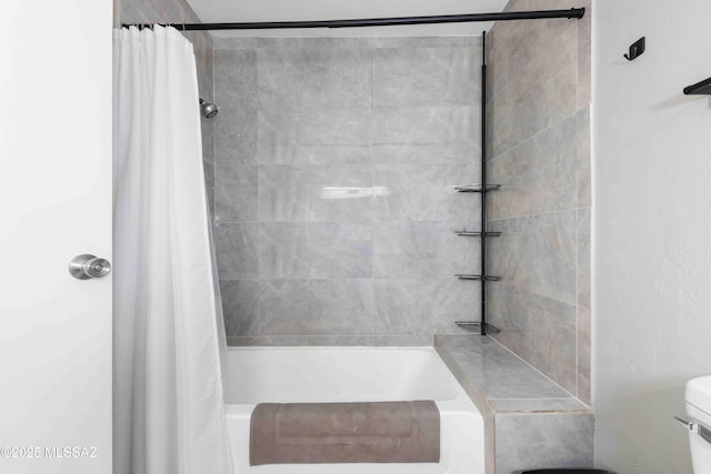 5675 N Camino Esplendora Unit 1103, Tucson, AZ 85718 - bathroom with shower / bathtub combination with curtain and toilet