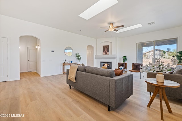9896 E Wind Dancer Dr, Tucson, AZ 85748 - living room featuring visible vents, arched walkways, and a skylight