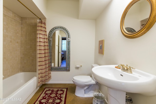 4519 N Camino Kino, Tucson, AZ 85718 - bathroom with toilet, shower / bath combo with shower curtain, and baseboards