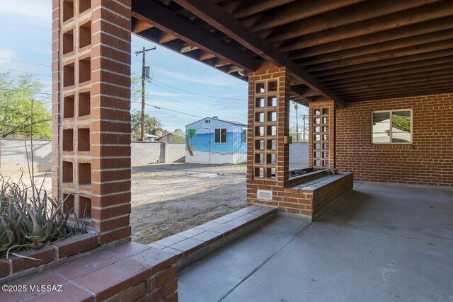 2102 E Florence Dr, Tucson, AZ 85719 - view of patio with fence