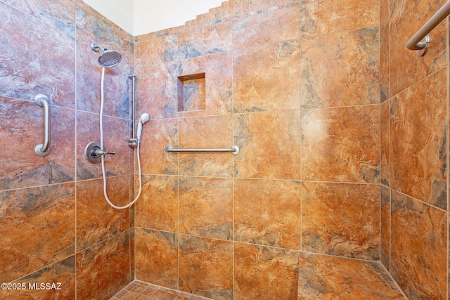 full bath with tiled shower