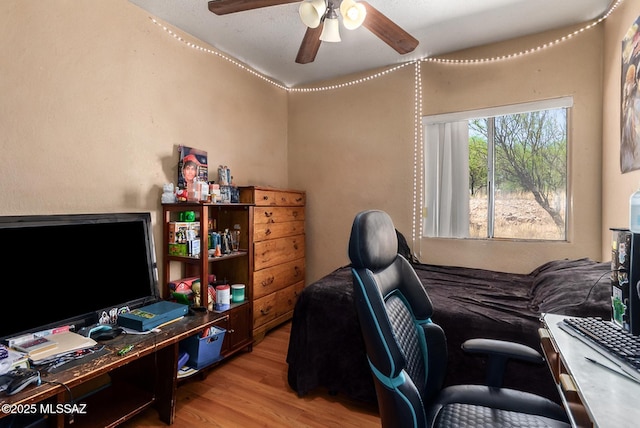 bedroom featuring light wood finished floors and ceiling fan