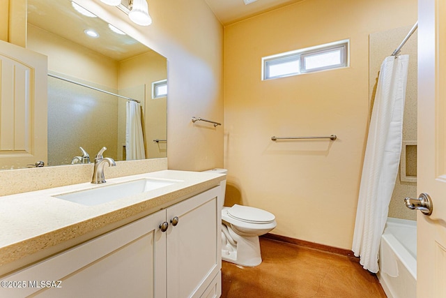 bathroom with vanity, baseboards, shower / bath combo with shower curtain, and toilet